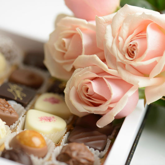 Valentine Lebih Spesial dengan Kado Uang dan Coklat: Tips Memilih Hadiah yang Tepat