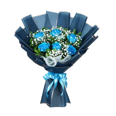 Bouquet bunga mawar biru elegan dari online florist, dikemas rapi dengan pita biru