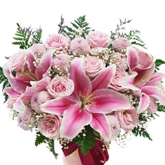 Buket bunga mawar dan lili pink elegan dari online florist, ideal untuk hadiah spesial.