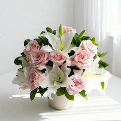 Bouquet mawar pink dan lili putih, online florist terpercaya untuk hadiah istimewa
