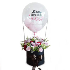 Bunga ulang tahun cantik dalam box hitam dengan balon 'Happy Birthday My Love', online florist terpercaya