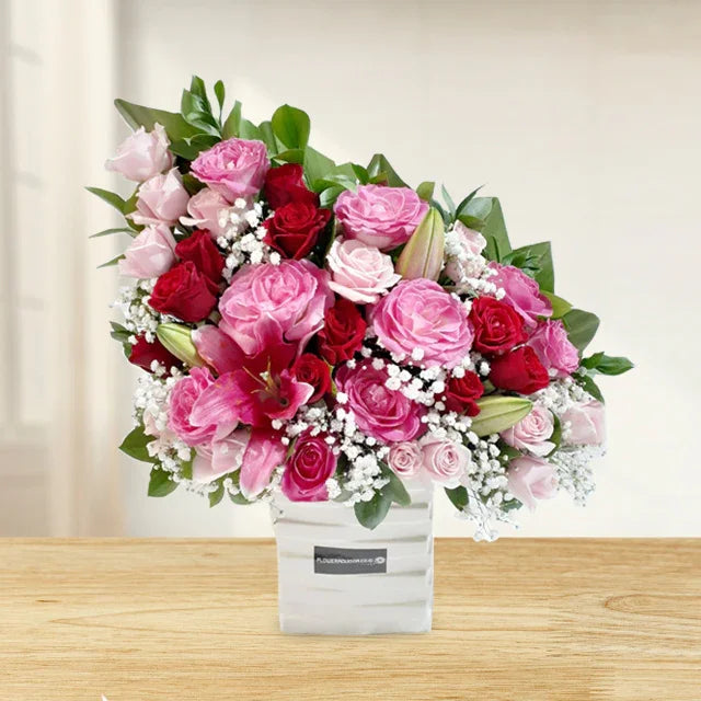 Bouquet bunga mawar merah dan pink dari online florist, cocok untuk hadiah istimewa