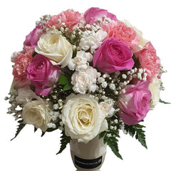 Buket bunga mawar putih dan pink dari online florist, ideal untuk hadiah spesial
