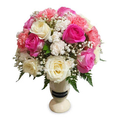 Bouquet mawar pink dan putih elegan dari online florist, cocok untuk hadiah spesial