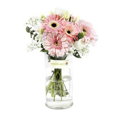 Buket bunga mawar dan gerbera pink dalam vas kaca, layanan online florist terpercaya untuk pengiriman bunga.