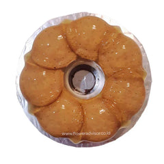 Kue bundt manis dengan glaze mengkilap, disajikan oleh online florist terpercaya