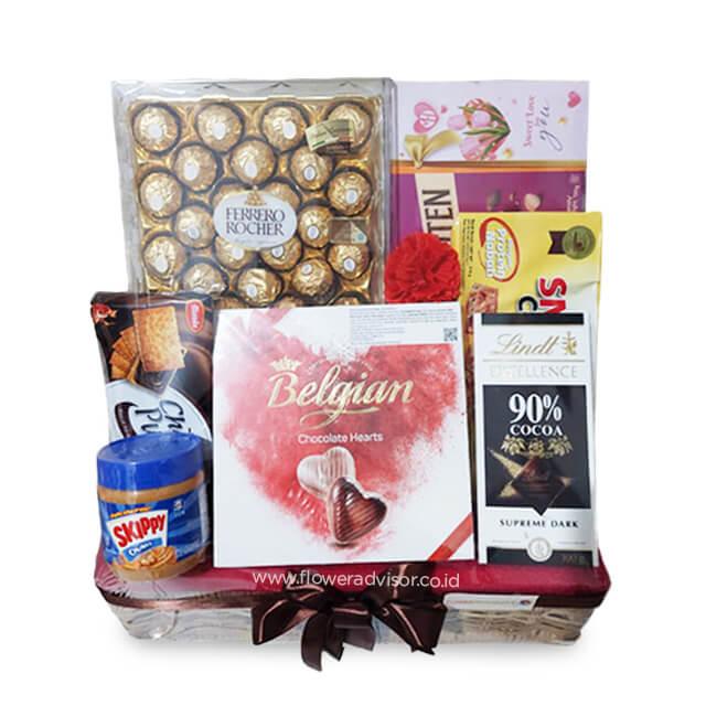 Hadiah cokelat mewah dari online florist, termasuk Ferrero Rocher, Lindt, Belgian Chocolate Hearts, dan Skippy