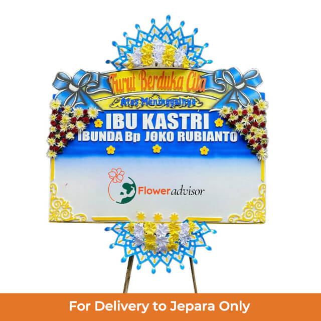 Bunga papan duka cita online florist untuk pengiriman ke Jepara, desain elegan dengan bunga dan pita biru