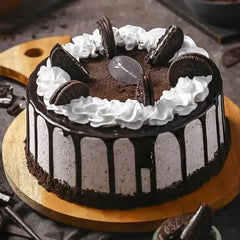 Kue cokelat Oreo dengan cream putih, kue ulang tahun online florist terpercaya