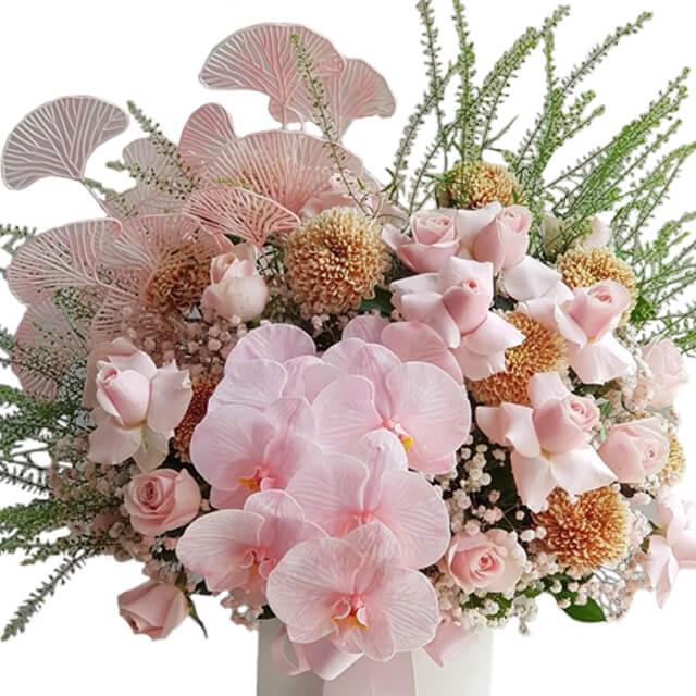 Buket bunga mawar dan anggrek pink elegan dari online florist, cocok untuk hadiah istimewa