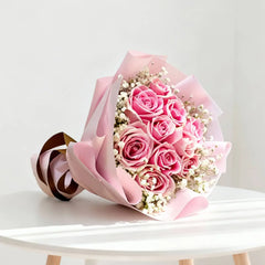 Buket mawar pink cantik dengan kemasan pink dan pita cokelat, online florist terpercaya