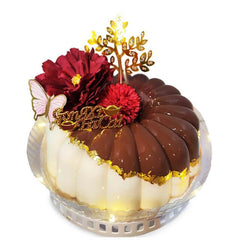 Kue ulang tahun mewah dengan bunga merah dan hiasan emas, online florist