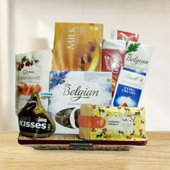Hampers Cokelat - Chocolates in a basket