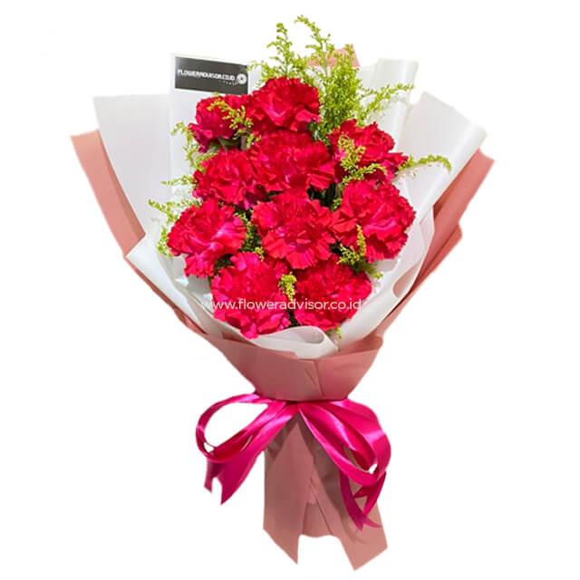 Buket bunga merah muda cantik dari online florist, dikemas rapi dengan pita merah muda, ideal untuk hadiah.