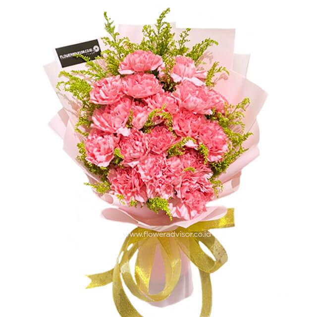 Buket bunga mawar merah muda cantik dari online florist, dikemas rapi dengan pita emas