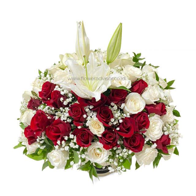 Buket bunga mawar merah dan putih dengan lili, kirim bunga online florist terpercaya ke seluruh Indonesia