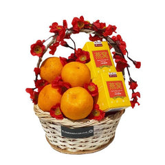 Keranjang buah jeruk dan produk燕窝 dengan hiasan bunga merah, ideal untuk hadiah, dari online florist