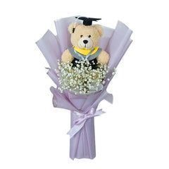 Bunga bayi putih dengan boneka beruang lulusan, kado wisuda dari online florist