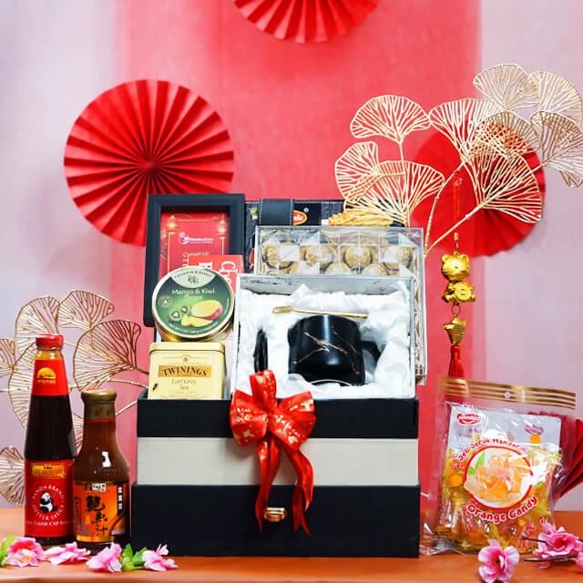 Hadiah mewah dengan teh Twinings, cokelat, dan saus, cocok untuk online florist di Indonesia