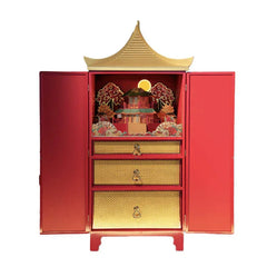 Lemari hias merah emas dengan desain tradisional, cocok untuk dekorasi rumah atau kado spesial dari online florist.