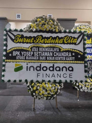 Bunga duka cita elegan dari online florist, cocok untuk penghormatan terakhir