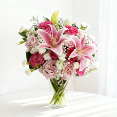 Bouquet mawar dan lili pink dalam vas kaca, online florist terpercaya