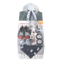 Hadiah bayi lengkap dengan sepatu, mainan, dan selimut dari online florist