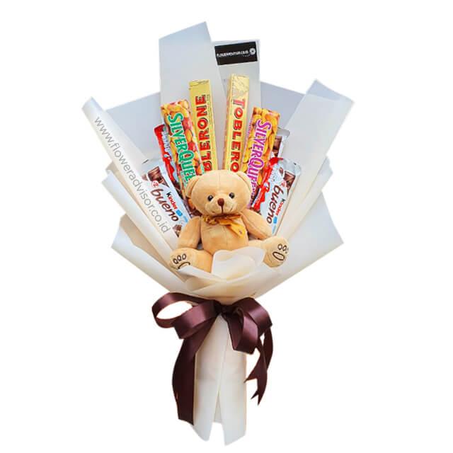 Bouquet cokelat Toblerone dan SilverQueen dengan boneka beruang, layanan online florist terpercaya