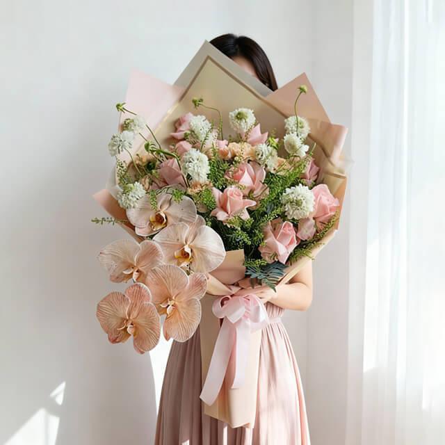 Buket bunga mawar pink dan anggrek cantik dari online florist, dikirim ke seluruh Indonesia