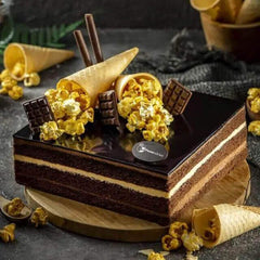 Kue cokelat mewah dengan popcorn & cone, kirim via online florist terpercaya