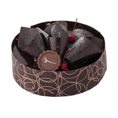 Kue cokelat mewah dengan hiasan ceri, cocok untuk hadiah dari online florist