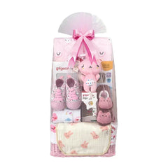 Hadiah bayi cantik dengan sepatu, mainan, dan perlengkapan lucu, dikemas rapi. Online florist terpercaya.
