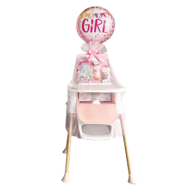 Hadiah bayi perempuan dengan balon 'Baby Girl' dan perlengkapan lucu, dikirim oleh online florist terpercaya