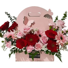 Bunga segar merah dan pink dalam box cantik, online florist terpercaya untuk hadiah spesial