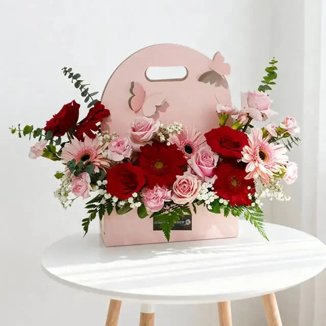 Bunga segar merah dan pink dalam kotak pink, online florist terpercaya untuk hadiah spesial