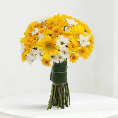 Buket bunga kuning dan putih dari online florist, ideal untuk hadiah spesial