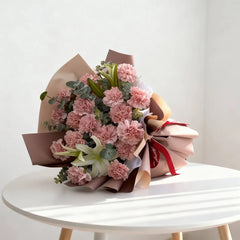 Bouquet bunga mawar pink dan lili putih, online florist terpercaya untuk hadiah spesial