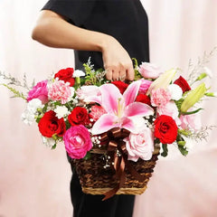 Bunga segar dalam keranjang, online florist terpercaya untuk hadiah istimewa