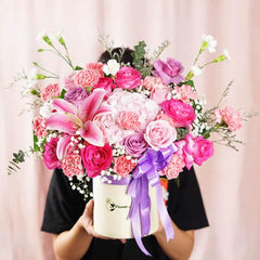 Bouquet bunga mawar dan lili warna pink, hadiah dari online florist terpercaya