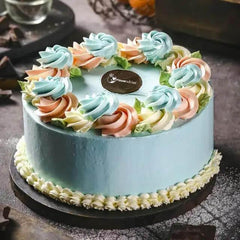 Kue ulang tahun cantik dengan hiasan bunga krim warna pastel, online florist