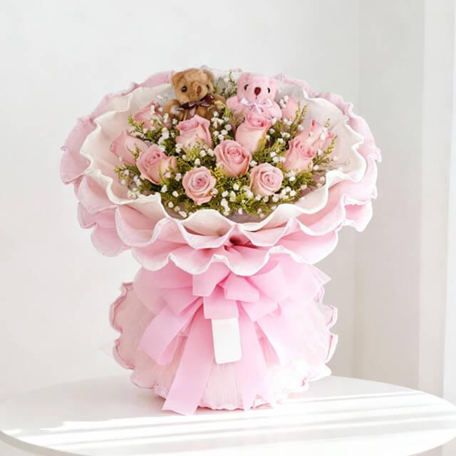 Bouquet mawar pink cantik dengan boneka beruang, ideal untuk hadiah, online florist terpercaya