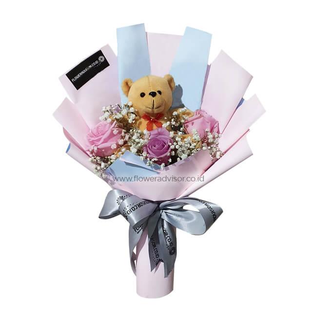 Buket bunga mawar pink dengan boneka beruang, layanan online florist terpercaya