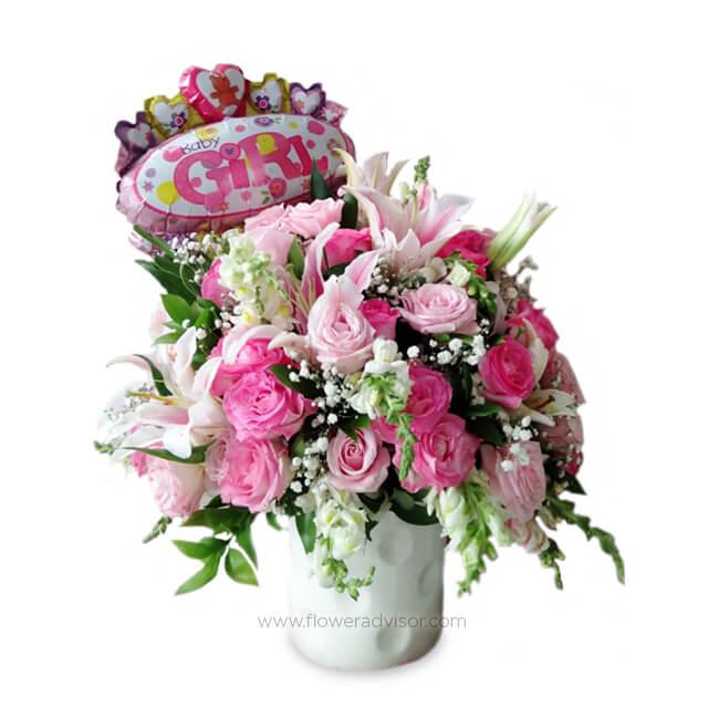 Buket bunga pink cantik dengan balon 'Baby Girl' untuk ucapan selamat, layanan online florist terpercaya.