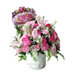 Buket bunga pink cantik dengan balon 'Baby Girl' untuk ucapan selamat, layanan online florist terpercaya.