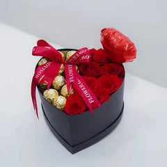 Bunga mawar merah dan cokelat dalam kotak hati, online florist terpercaya