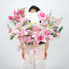 Bunga mawar dan lili pink dengan boneka Hello Kitty, kado cantik dari online florist