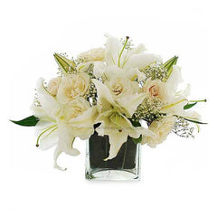 Bouquet bunga putih elegan dari online florist, ideal untuk hadiah istimewa