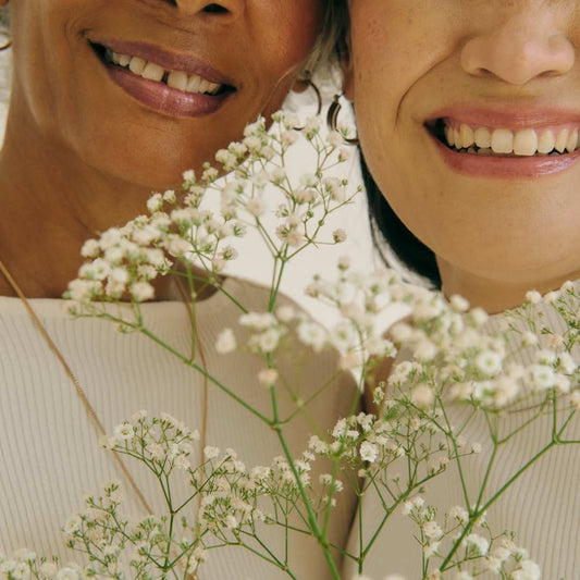 15 Ide Hadiah Bunga Meja Cantik untuk Mertua, Pasti Disayang!