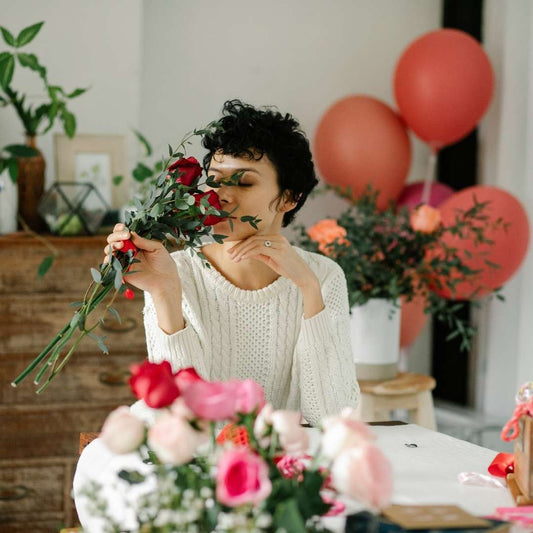 15 Ide Buket Bunga Valentine Unik untuk Pacar Agar Makin Berkesan