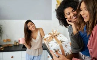 Hadiah Spesial International Women's Day: Ada Apa Saja?